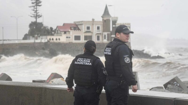 “Esperando em Deus pelo milagre”: a mensagem emocionante da mãe de uma menina que foi arrastada pelas ondas em Viña del Mar