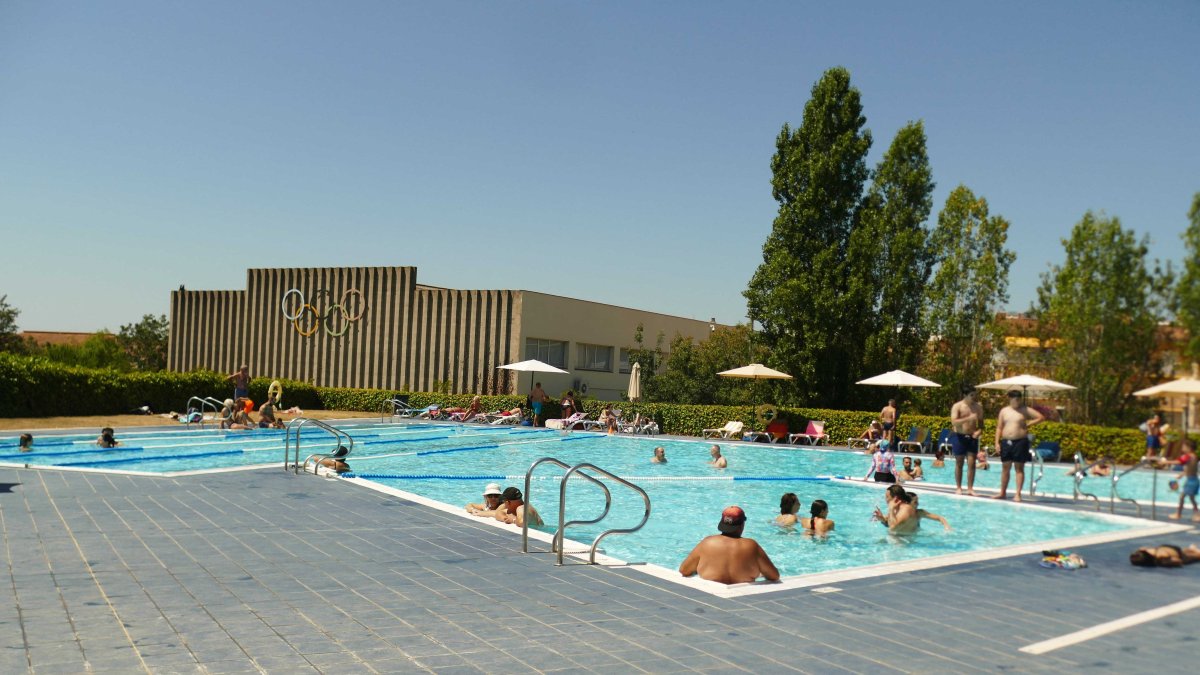 Figueres expulsou 25 usuários da piscina externa neste verão