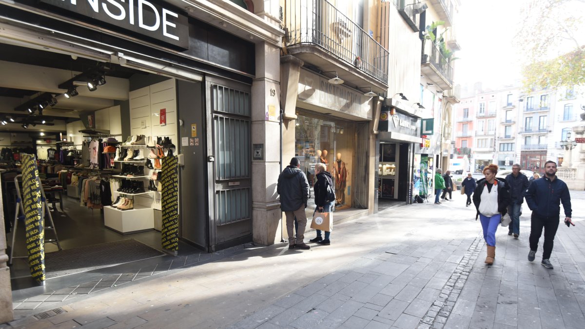 Eles preparam um jogo de tabuleiro sobre a cidade de Figueres