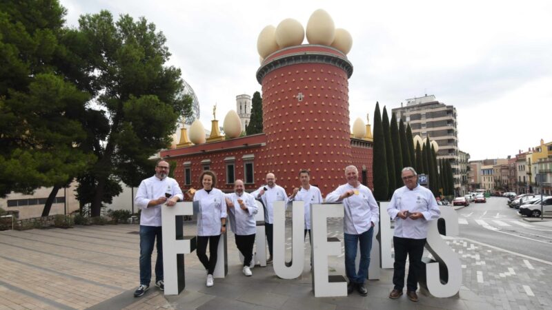 Os confeiteiros de Figueres apresentam três croutons em comemoração aos cinquenta anos do Teatro-Museu Dalí