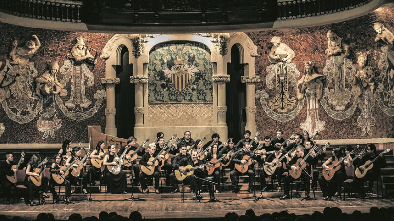 Uma das melhores orquestras de violões do mundo, na Basílica de Castelló d’Empúries